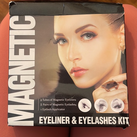 Magnetic Lashes with 2 Tubes of Mag Lash Liner - Picture 3 of 4